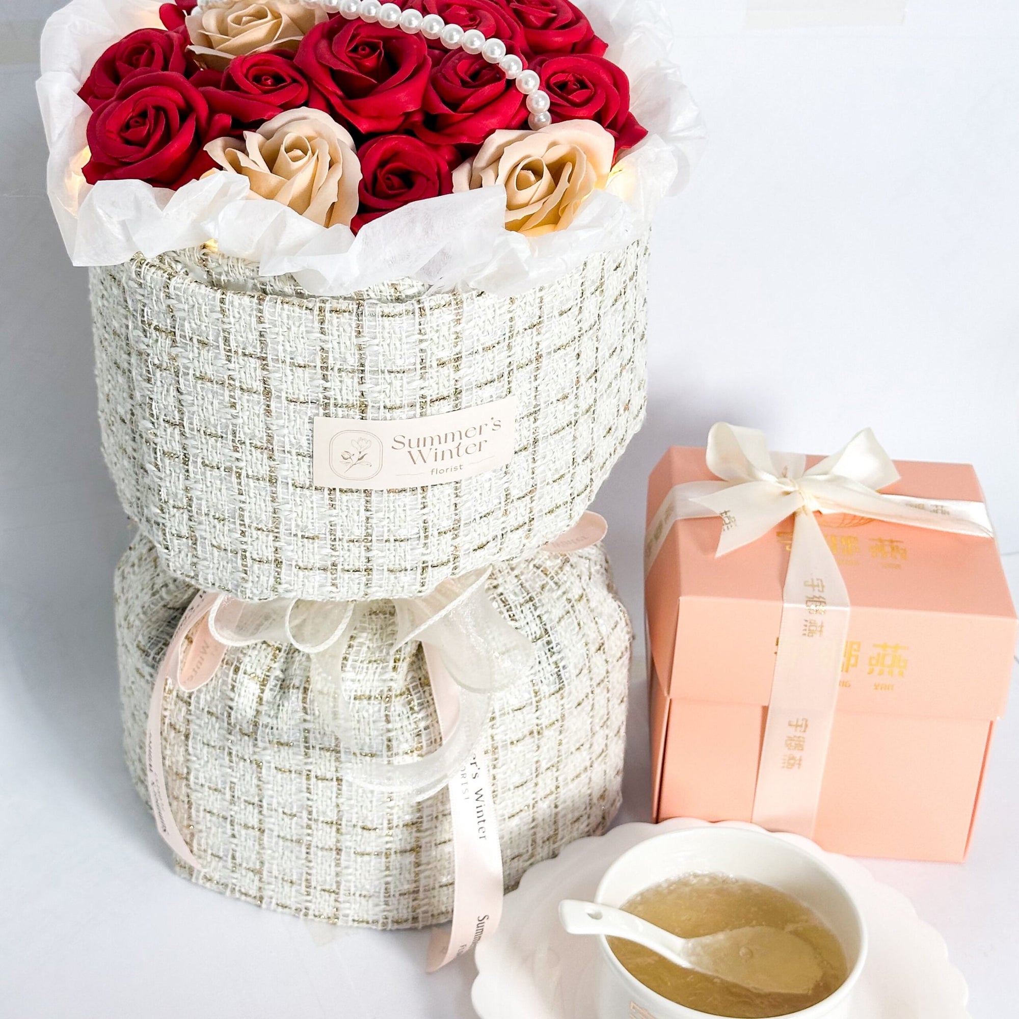 Concentrate Bird's Nest with Pearly Red Tweed Bouquet