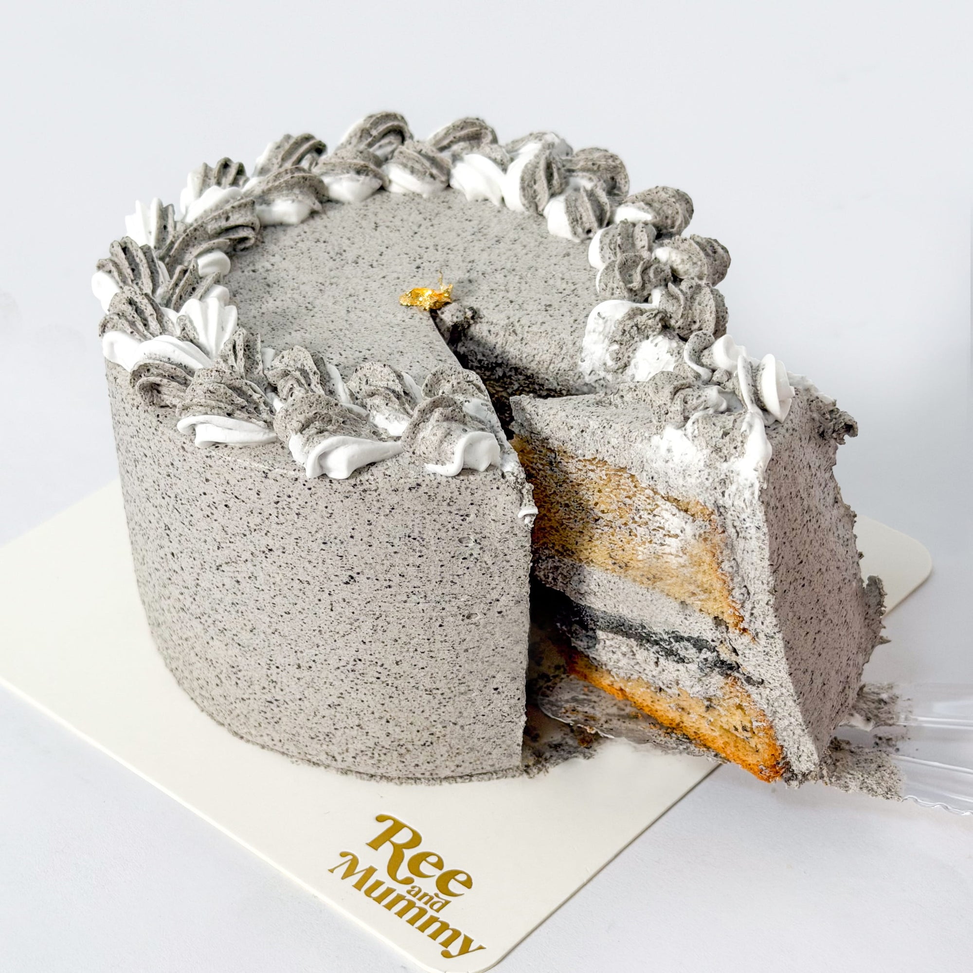 Concentrate Bird's Nest with Black Sesame Cake