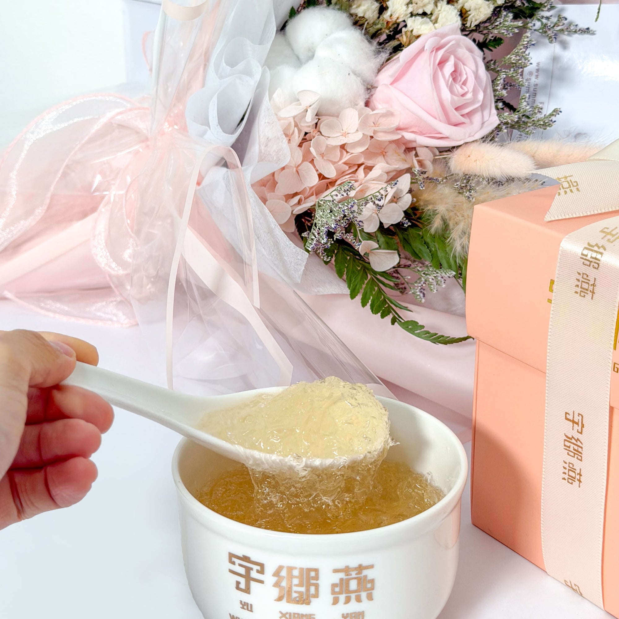 Concentrate Bird's Nest with Petite Preserved Rose Bouquet